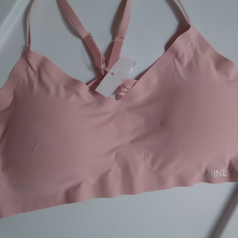 Nine West Seamless Bra w Scalloped Lace Edges in Back, Adjustable Racer Staps